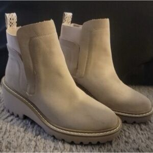 Nicole Miller Pocas Chelsea Boots 7.5 Beige Wedge Lug Platform Booties